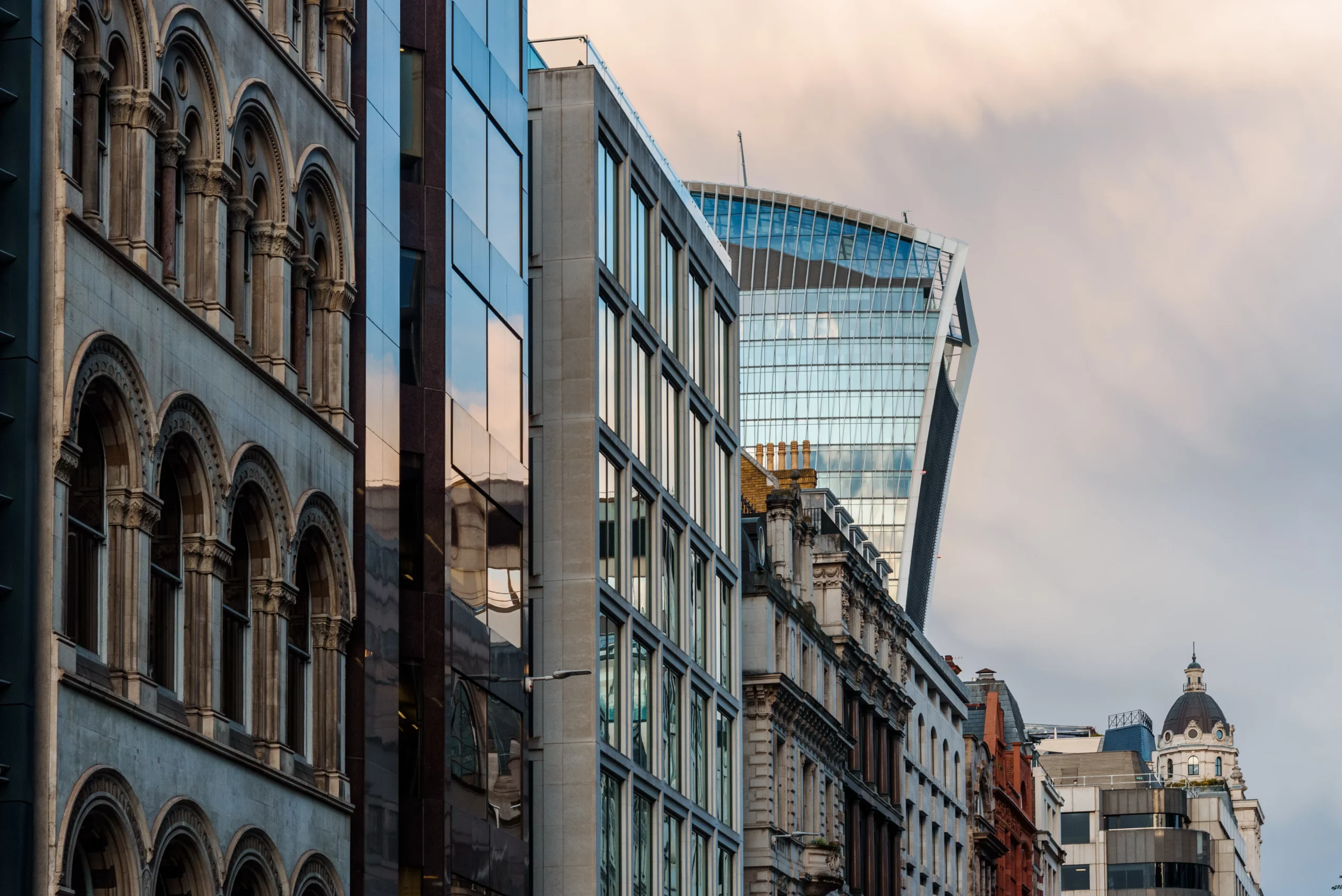 Expat guide on what to consider when moving to the UK as an employee